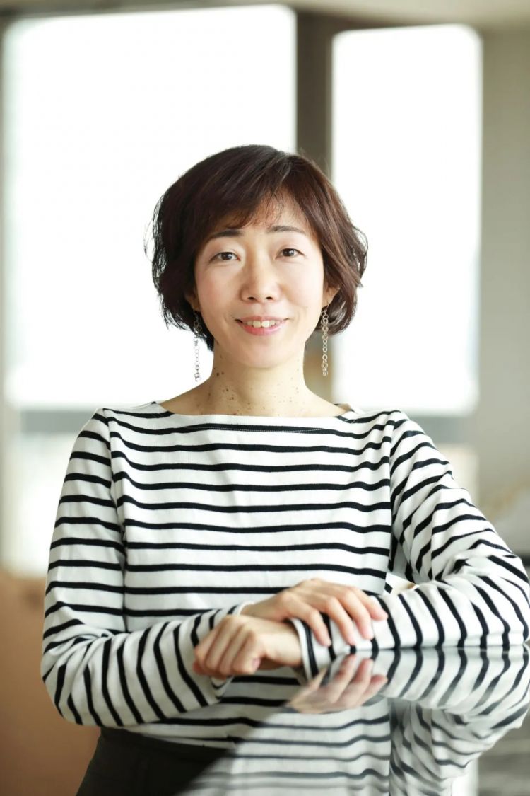 岩崎千鹤最新图片，时尚魅力的展现与个人立场的视觉诠释